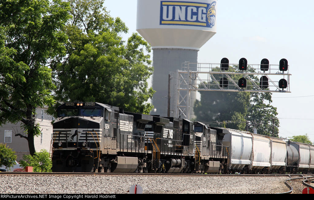 NS 9294 leads train 159 southbound